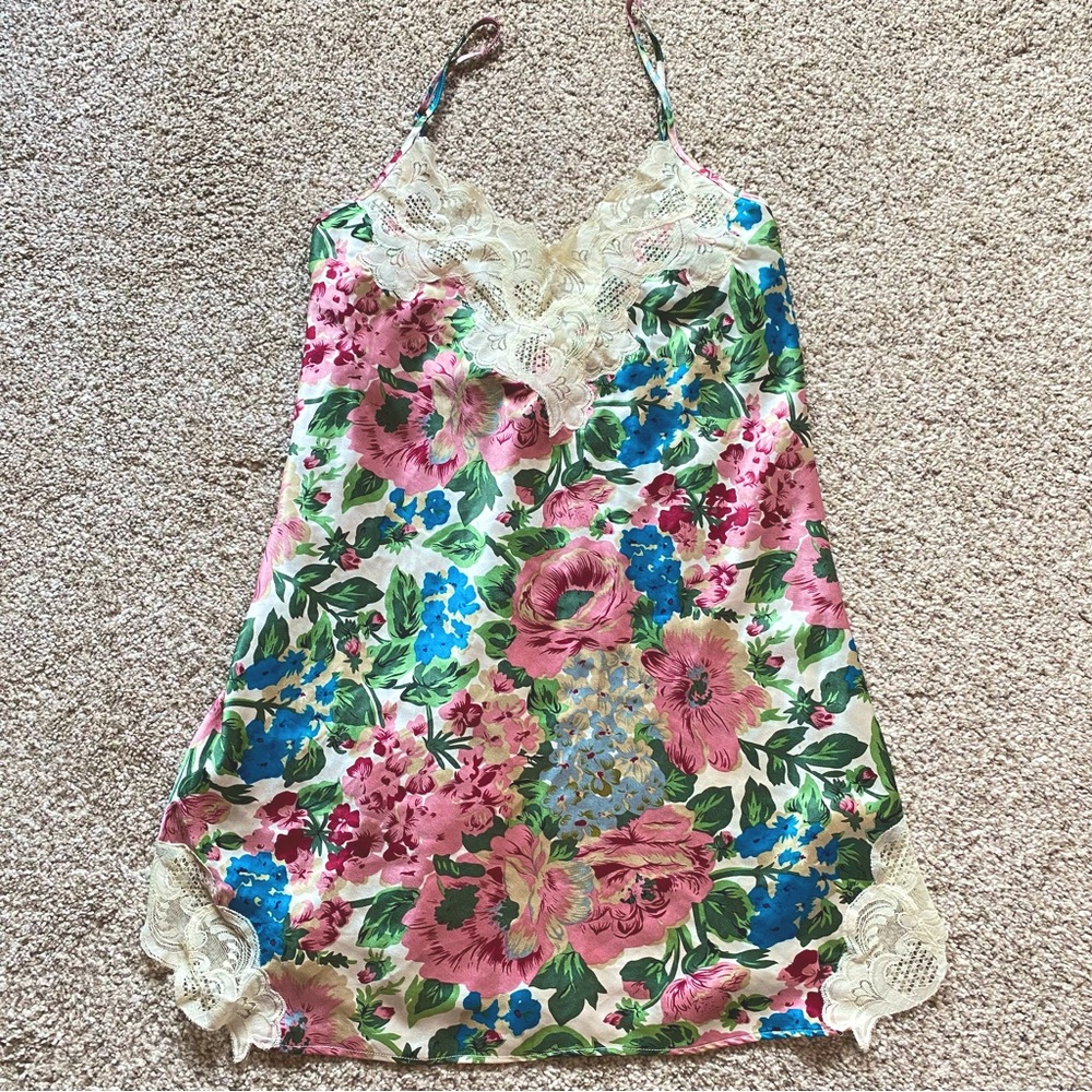 Victoria’s Secret Gold Label Slip, Size Small
